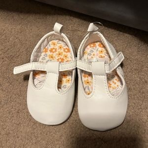 Carters girl shoes size 3-6m